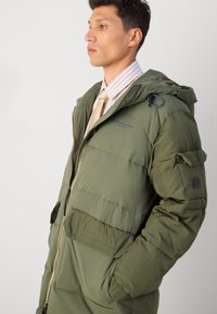 Scotch & Soda LONG PUFFER - Zimski kaput - thyme