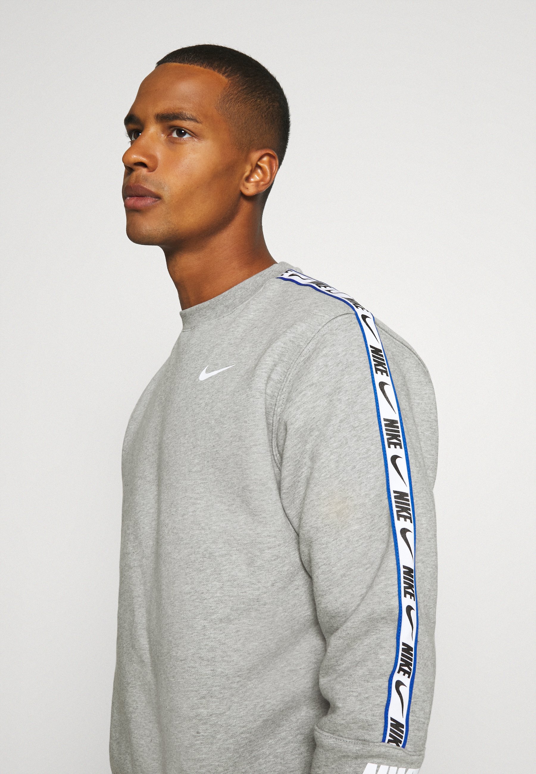 Nike Sportswear REPEAT CREW Sweatshirt grey heather Nike Sportswear REPEAT CREW Sweatshirt grey heather
