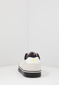 Hummel Zapatos sin cordones - off-white