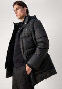 Calvin Klein LONG HOODED QUILT PUFFER - Zimska jakna - black