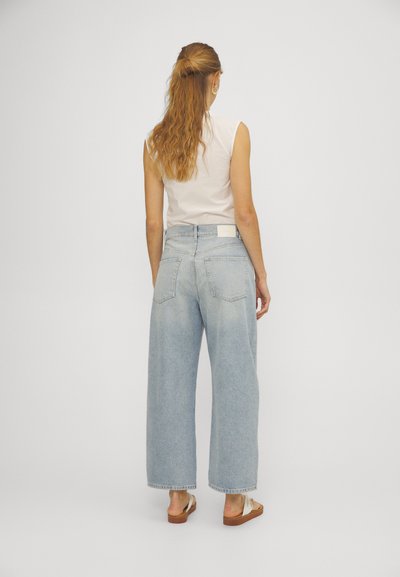 DL1961 TAYLOR BARREL ULTRA HIGH RISE CROP - Jeans baggy - vintage light