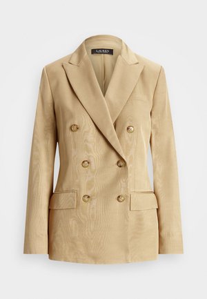 Blazer beige croisé à six boutons, revers crantés, deux poches à rabat et une poche poitrine passepoilée, conçu pour femmes.