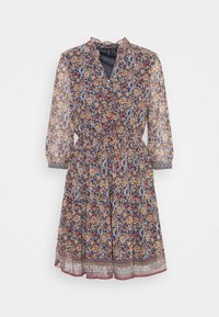 Blommig klänning i genomskinligt tyg, med en volangkrage, 3/4-långa ärmar, markerad midja och ett mönstrat nederkant i marinblått, orange och vitt.