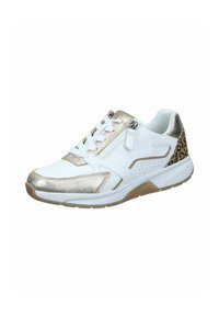 Zapatilla blanca con acentos metálicos dorados, print animal texturizado en el talón y suela beige en contraste. Cuenta con cordones y un cierre lateral.