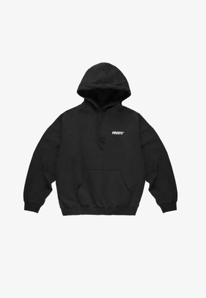 Czarna bluza z kapturem z kieszenią z przodu i małym białym logo „PROSTO” na lewej piersi, pokazana na płasko na białym tle.
