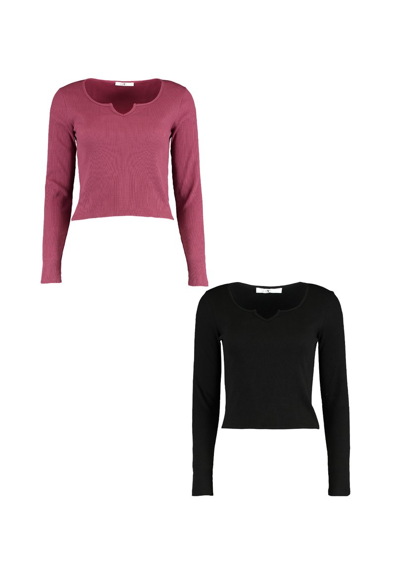 Zwei langärmelige, gerippte Oberteile mit einem Rundhalsausschnitt, eines in Pflaume und eines in Schwarz, mit cropped Längen und enganliegenden Designs.