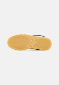 Puma PARK LIFESTYLE UNISEX - Gördeszkacipők - warm white/club navy/alpine snow