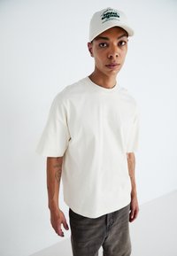 Jack & Jones JORSANTORINI TEE CREW NECK - T-shirts basic - buttercream