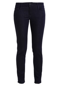 Slim-fit mörkblå denimjeans med en slät textur, fem fickor och en klassisk knapp- och dragkedjestängning.