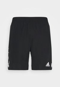 Pantalones cortos deportivos negros con cintura elástica, logotipo de Adidas en blanco en la pierna derecha y diseño en blanco con patrón en el lado izquierdo.