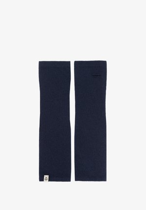 Ein Paar marineblaue gestrickte Armwärmer mit einem kleinen Stoff-Logoschild an einem Ende und einem Daumenloch auf einer Seite.