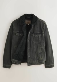 Črna denim jakna z črnim puhastega ovratnikom. Ima dve žepni na prsih, stranske žepe, kovinske gumbe in sproščen kroj. Oblačilna podloga.