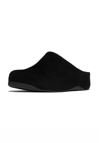 Zwarte suède instapschoen met een zachte textuur, gebogen bovenkantontwerp en een gladde zwarte zool, met een minimalistische silhouet.