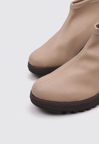 Sandra Fontán VELASCO - Botines bajos - brown