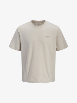T-shirt beige à manches courtes en coton Jack & Jones avec petit logo texte sur le côté gauche de la poitrine, col rond et coupe régulière.