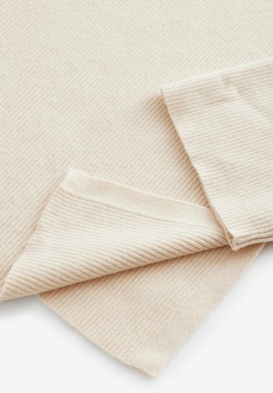 Světlý béžový ribbovaný materiál přeložený na okrajích, ukazující měkkou texturu a jemný lesk. Hladký povrch s konzistentním vzorem.