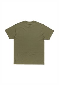 Camisa de tirantes de color verde oliva con cuello redondo. Textura suave, diseño sencillo, sin logotipos ni patrones visibles en la parte posterior.