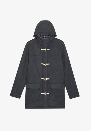Manteau duffle à capuche gris foncé avec quatre fermetures à bascule en bois, deux poches à rabat et doublure à carreaux à l'intérieur de la capuche.