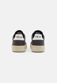 Veja V-12 - Sapatilhas - grafite/white