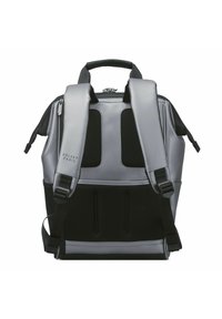 Zaino grigio e nero con spallacci imbottiti, dettagli in mesh e una maniglia superiore. Presenta una chiusura con cerniera e il logo Delsey Paris sullo strap.