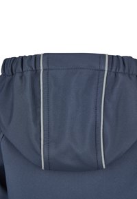 Softshell jacket in dark blue, with a gathered hood and reflective gray stitching along the seams, featuring a smooth matte texture.
