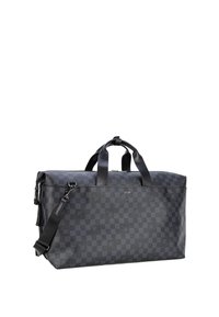 Czarna torba podróżna w kratę wykonana z teksturowanego materiału, z dwoma uchwytami i regulowanym paskiem na ramię. Logo umieszczone z przodu.