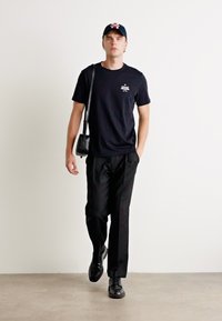 Tommy Hilfiger STACK TEE - T-shirt basic - desert sky