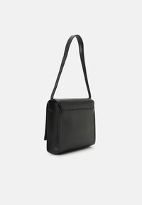 Calvin Klein ARCHIVE SHOULDER BAG SHINY - Handtas - black