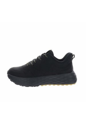 Zapatilla deportiva negra con suela gruesa y acolchada, cordones delanteros, cuello acolchado y lengüeta en el talón, mostrada en perfil lateral sobre fondo blanco.