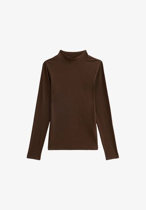 Maglia a maniche lunghe marrone con collo alto in una texture a costine, caratterizzata da un design aderente e un collo arrotondato discreto.