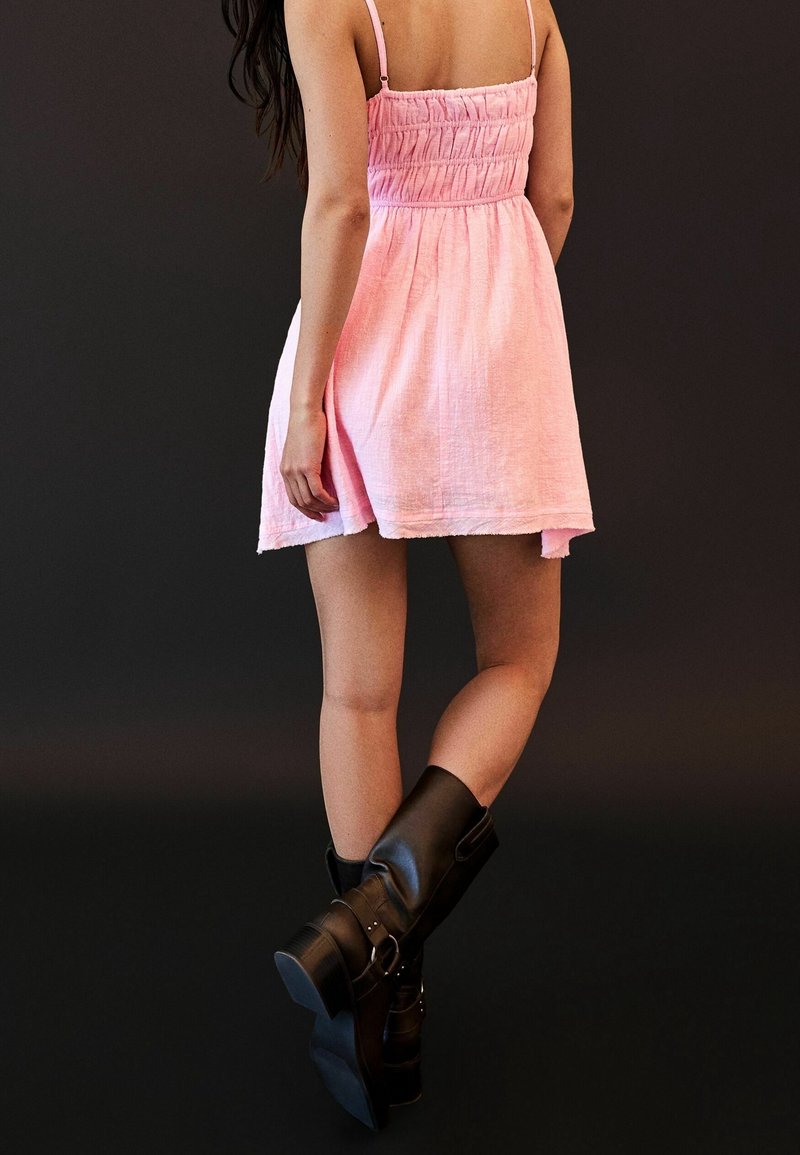 Bershka Day dress - light pink - (Pre-owned) - Zalando.ie