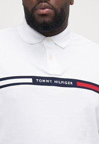 Tommy Hilfiger CHEST INSERT  - Polo shirt - white