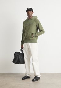 Tommy Hilfiger HOODY - Mikina - green