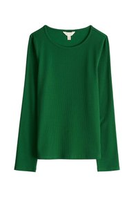 Ej vald, green evergreen