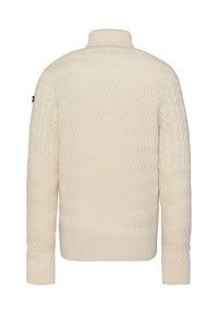 Suéter de punto color crema con cuello alto, patrón de zigzag texturizado, puños acanalados y un discreto detalle del logo en la manga.