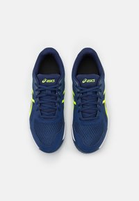 ASICS UPCOURT - Boty na házenou - blue expanse/safety yellow