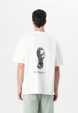 ARKK Copenhagen BOXY TEE UNISEX - Majica kratkih rukava s printom - off white