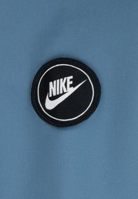 Nike Sportswear FUTURA UNISEX - Soft shell striukė - aegean storm