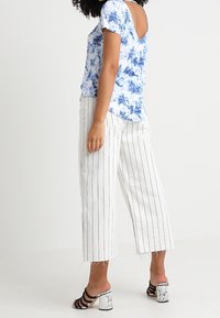 Hollister Co. Triko s potiskem - red