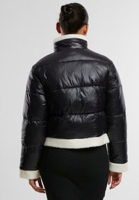 Urban Classics SHINY PUFFER - Veste d'hiver - black whitesand