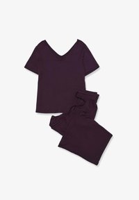 Niewybrane, Mahogany