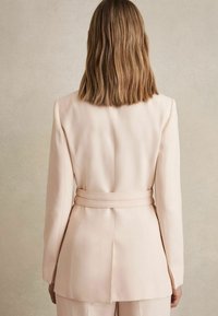 Reiss REGULAR FIT - DARCIE SINGLE BREASTED BELTED  - Lühike jakk - pink