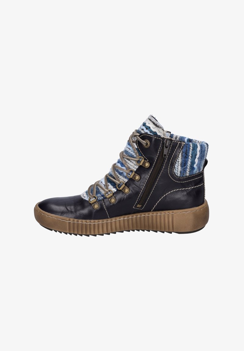 Stivale alla caviglia in pelle nera con dettagli in maglia blu e bianca, dotato di zip laterale, punta tonda e suola in gomma texturizzata.