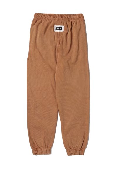 Pantaloni marroni a coste con vita elastica e polsini affusolati. Presentano un piccolo etichetta del brand sul retro vicino alla cintura. Tessuto leggero.