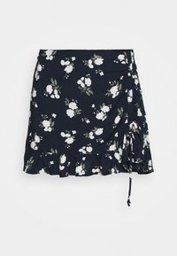 Blommig minikjol i marinblått tyg, med vita blommor, gathered sidodetaljer, justerbar knytning och en volangkant. Slät textur.