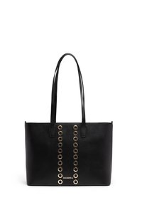 Svart tote-veske med gullfargede metallringer nedover midten, laget av glatt syntetisk materiale, med to lange håndtak og rektangulær form.