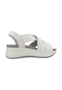 Sandal in pelle bianca con fasce incrociate, soletta imbottita e suola piatta con accenti grigi. Presenta una punta arrotondata e un tacco basso.