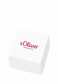 Scatola rettangolare bianca con logo rosso "s.Oliver" e testo "FASHION FOR LIFE" sulla parte superiore. Superficie liscia, design minimalista.