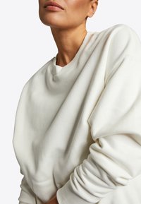 Rich & Royal MIT CREW-NECK - Sweater - pearl white