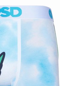 Męskie bokserki z jasnoniebieskim wzorem chmur. Posiadają biały elastyczny pas z niebieskimi literami oraz czarne i zielone akcenty wzoru.